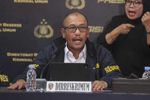 Dirreskrimum Polda Metro Jaya Kombes Pol Wira Satya Triputra memberikan keterangan pers terkait pengungkapan kasus pembunuhan kepala cabang Bank Rakyat Indonesia (BRI) di Gedung Ditreskrimum Polda Metro Jaya, Jakarta, Selasa (16/9/2025). Foto: Rivan Awal Lingga/ANTARA FOTO