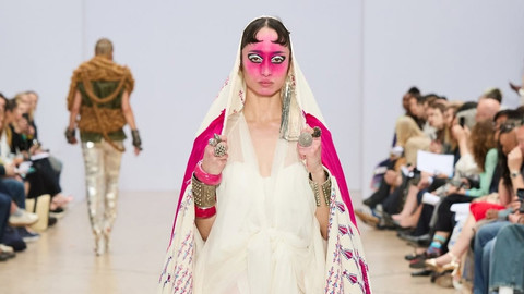 Koleksi Ayham Hassan untuk runway debutnya di Central Saint Martins. Foto: Instagram @ayham_hassan_99