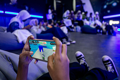 Pelajar memainkan gim daring roblox pada kegiatan ekstrakurikuler Edublox di Solo Technopark, Solo, Jawa Tengah, Rabu (17/9/2025). Foto: Mohammad Ayudha/ANTARA FOTO