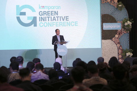 Menteri Lingkungan Hidup Hanif Faisol Nurofiq memberikan sambutan saat menghadiri kumparan Green Initiative Conference 2025 di Hotel Borobudur, Jakarta, Kamis (18/9/2025). Foto: Wahyu/kumparan