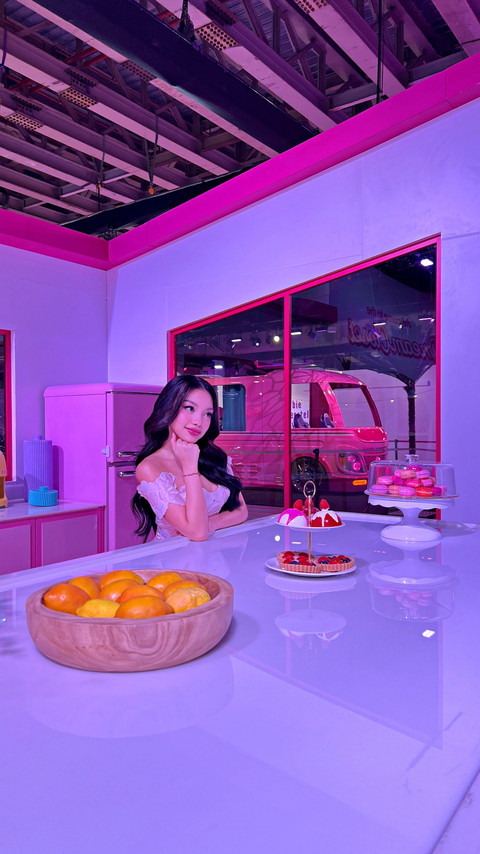 Keseruan di pameran World of Barbie: Dreams Made Here yang hadir di Agora Mall.    Foto: Naela Marcelina/kumparan