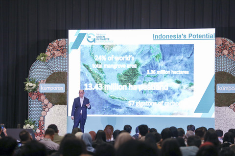 Co-founder dan CEO Pagatan Usaha Makmur Rio Christiawan menyampaikan paparan padan kumparan Green Initiative Conference 2025 di Hotel Borobudur, Jakarta, Kamis (18/9/2025). Foto: Iqbal Firdaus/kumparan