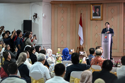 Menpora Erick Thohir memberi sambutan usai sertijab dengan pejabat lama, Dito Ariotedjo di Gedung Kemenpora, Jakarta, Kamis (18/9/2025). Foto: Fauzan/ANTARA FOTO
