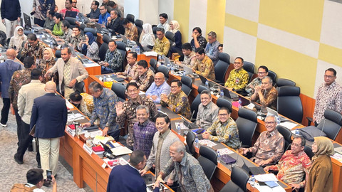 Rapat perdana Menteri Keuangan Purbaya Yudhi Sadewa dengan Banggar DPR RI, Kamis (18/9/2025). Foto: Ave Airiza Gunanto/kumparan