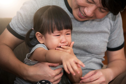 Ilustrasi orang tua dan balita tantrum. Foto: eggeegg/Shutterstock