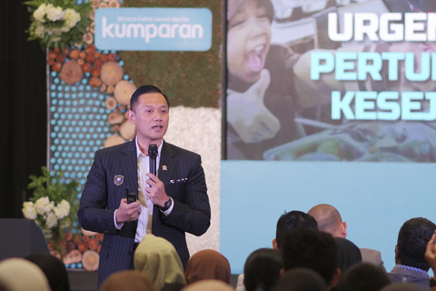 Menko Bidang Infrastruktur dan Pembangunan Kewilayahan Agus Harimurti Yudhoyono menyampaikan paparan dalam kumparan Green Initiative Conference 2025 di Hotel Borobudur, Jakarta, Kamis (18/9/2025). Foto: Wahyu/kumparan