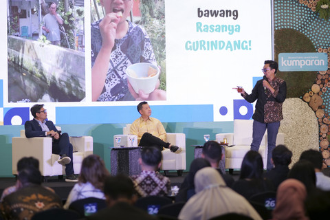 Influencer Kudus Asik Isman Ridhwasah menyampaikan paparan saat sesi panel dalam kumparan Green Initiative Conference 2025 di Hotel Borobudur, Jakarta, Rabu (18/9/2025). Foto: Wahyu/kumparan