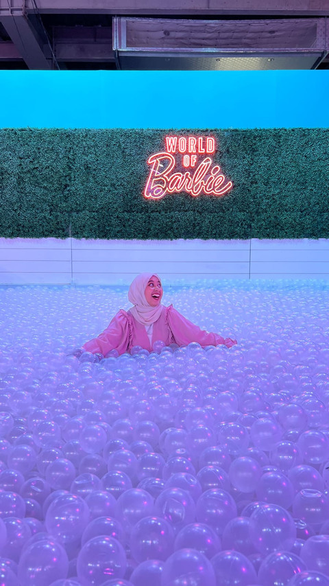Keseruan di pameran World of Barbie: Dreams Made Here yang hadir di Agora Mall.    Foto: Naela Marcelina/kumparan