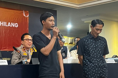 Salah satu orang hilang yang ditemukan usai rangkaian demo pada Agustus, Bima Permana Putra di Polda Metro Jaya, Kamis (18/9/2025). Foto: Rayyan Farhansyah/kumparan