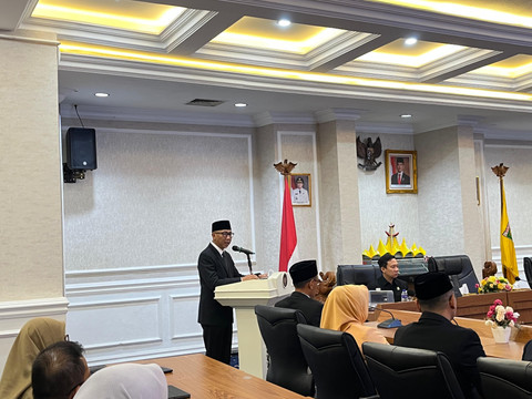 Gubernur Lampung, Rahmat Mirzani Djausal saat melantik Kepala Bappeda dan Kepala Badan Kepegawaian Daerah (BKD) | Foto : Eka Febriani / Lampung Geh