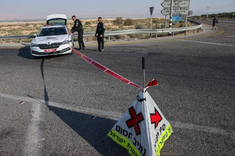 Insiden penembakan terjadi di perbatasan Tepi Barat-Yordania, tepatnya di perlintasan Allenby, 2 orang Israel tewas ditembak sopir truk Yordania. Foto: Ahmad Gharabli/AFP