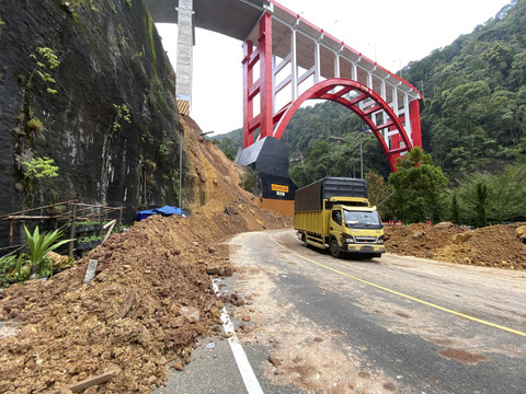 Kondisi flyover Kelok 9, Jumat pagi (19/9/2025). Foto: Dok. Polres Lima Puluh Kota