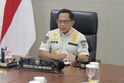 Mendgari Tito Karnavian saat memberi pengarahan secara virtual dalam acara rapat penguatan kapasitas Satpol PP di daerah, Kamis (18/9/2025). Foto: Dok. Kemendagri