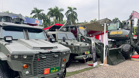 Suasana persiapan pameran alutsista untuk memperingati HUT ke-80 TNI di Monas, Jakarta Pusat, Jumat (19/9). Foto: Nasywa Athifah/kumparan