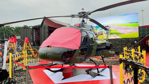 Helikopter Fennec AS 550 milik pusat penerbangan TNI AD yang dipamerkan untuk memperingati HUT ke-80 TNI di Monas, Jakarta Pusat, Jumat (19/9/2025). Foto: Nasywa Athifah/kumparan