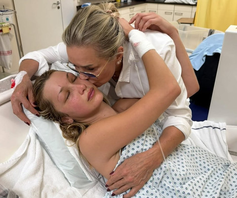 Bella Hadid berjuang melawan penyakit Lyme kronis. Foto: Instagram/yolanda.hadid