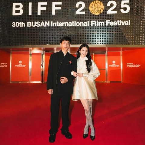 Gaya El Putra Sarira dan Leya Princy di Busan International Film Festival 2025. Foto: Instagram @pertemananbaperaadc