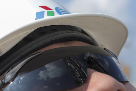 Pekerja memeriksa operasional Kilang Ekstraksi LPG Prabumulih milik PT Perta-Samtan Gas (PSGAS) di Prabumulih, Sumatera Selatan. Foto: Syawal Febrian Darisman/kumparan