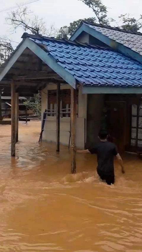 Banjir merendam rumah warga. Foto: Dok. Istimeaw