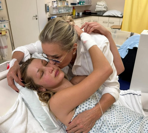 Yolanda Hadid dan Bella Hadid. Foto: Instagram/yolanda.hadid