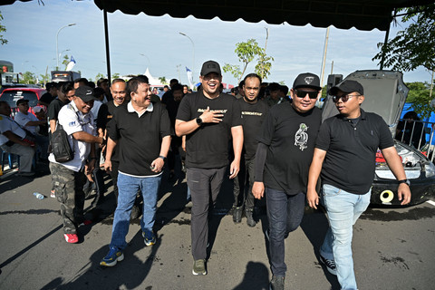 Gubernur Sumatera Utara (Sumut) Bobby Nasution menyaksikan drag race dan drag bike di Stadion Utama Sumatera Utara. Foto: Dok. Istimewa