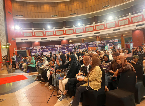 Pengunjung tampak ramai hadir memenuhi kursi untuk menyaksikan program BERANDA. Foto: Dok. Hi!Pontianak