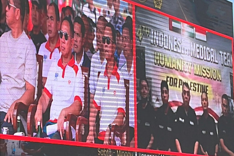 Panglima TNI Jenderal TNI Agus Subiyanto teleconference dengan Satgas Kesehatan di Gaza, Palestina, Minggu (21/9/2025). Foto: Haya Syahira/kumparan