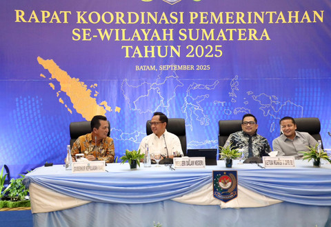 Mendagri Tito Karnavian memberikan arahan pada Rapat Koordinasi Pemerintahan se-Wilayah Sumatera Tahun 2025 di Swiss-Belhotel Harbour Bay Batam, Kepulauan Riau (Kepri), Minggu (21/9/2025). Foto: Kemendagri RI