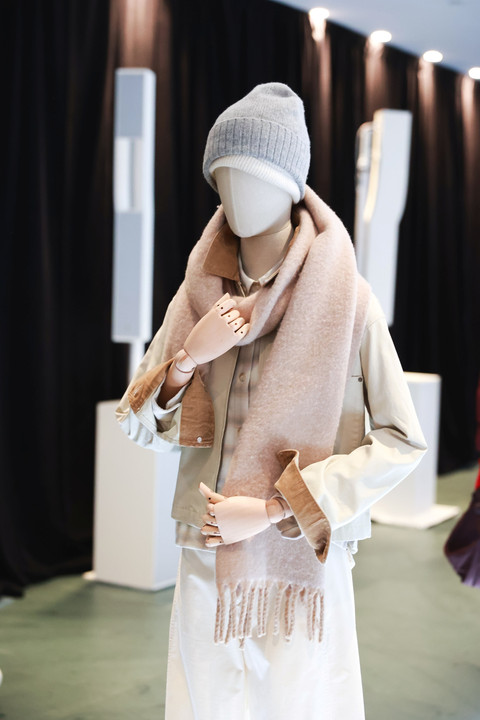 Koleksi Fall Winter 2025 dipamerkan pada perayaan Uniqlo LifeWear di Museum of Modern Art (MoMA) New York, Senin (15/9/2025). Foto: UNIQLO