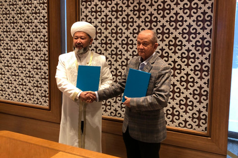 MUI dan Mufti Kazakhstan menandatangani MoU Dakwah Islam Rahmatan Lil Alamin. Foto: KBRI Astana