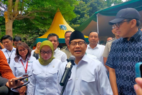 Menko Bidang Pemberdayaan Masyarakat Abdul Muhaimin Iskandar atau Cak Imin di Rusunawa Pasar Rebo, Jakarta, Senin (22/9/2025). Foto: Nur Pangesti/kumparan