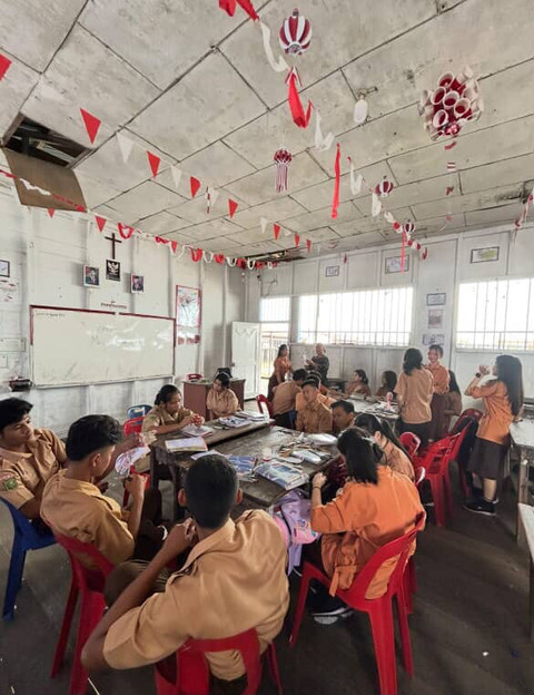 Foto siswa-siswi SMA Methodist No.1 di Panipahan,Kec.Pasir Limau Kapas, Kab.Rokan Hilir, Provinsi Riau.