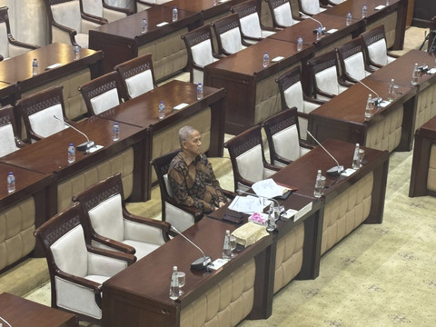 Anggito Abimanyu dalam sesi fit and proper test bersama Komisi XI DPR RI di Gedung Parlemen, Jakarta Pusat pada Senin (22/9/2025). Foto: Argya D. Maheswara/kumparan 