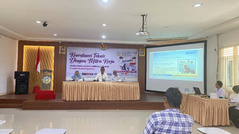 Kepala Perwakilan KEMENDUKBANGGA BKKBN Kalimantan Barat, Nuryamin memberikan sambutan dalam agenda Media Gathering di Kantor Perwakilan BKKBN Provinsi Kalimantan Barat pada Senin, 22 September 2025. Foto: Alycia Tracy Nabila/Hi!Pontianak
