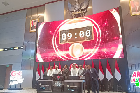 Pencatatan perdana saham PT Merdeka Gold Resources Tbk (EMAS), di Gedung BEI, Jakarta, Selasa (23/9/2025). Foto: Muhammad Fhandra Hardiyon/kumparan