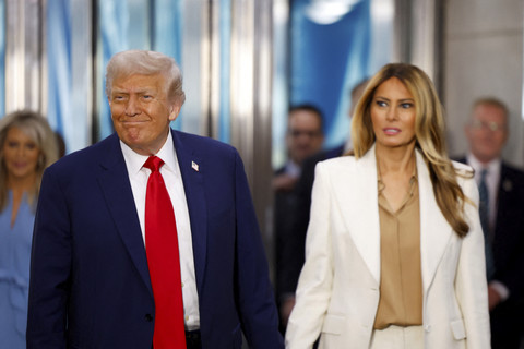 Presiden AS Donald Trump dan Ibu Negara Melania Trump tiba untuk menghadiri Sidang Umum Perserikatan Bangsa-Bangsa ke-80 di New York City, New York, AS, Selasa (23/9/2025). Foto: Kylie Cooper/REUTERS 