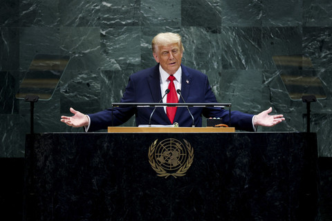 Presiden AS Donald Trump berpidato di Sidang Umum Perserikatan Bangsa-Bangsa ke-80 di markas besar PBB di New York, AS, Selasa (23/9/2025). Foto: Mike Segar/REUTERS