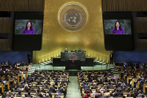 Presiden Majelis Umum Perserikatan Bangsa-Bangsa Annalena Baerbock berpidato di hadapan Majelis Umum Perserikatan Bangsa-Bangsa ke-80 di markas besar PBB di New York City, AS, Selasa (23/9/2025). Foto: Mike Segar/REUTERS