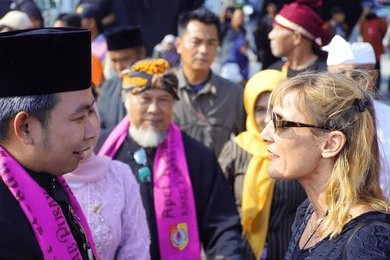 Ilustrasi gambar upaya untuk mencapai kesepahaman standar produk halal. Sumber: Shutterstock