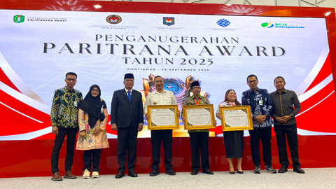 Foto bersama usai penyerahan penghargaan Paritrana Award 2025. Foto: Alycia Tracy Nabila/Hi!Pontianak