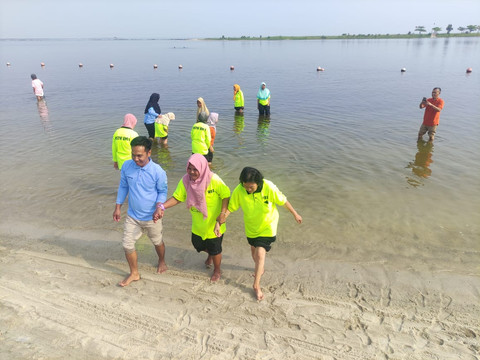 Para lansia PSTW Budi Mulia 1 jalan-jalan ke Ancol, Selasa (23/9/2025) Foto: Dok. Istimewa