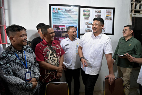 Gubernur Sumut Bobby Nasution meninjau Koperasi Desa Merah Putih Kelapa Sebatang, Labura, Rabu (24/8/2025). Foto: Dok. Istimewa