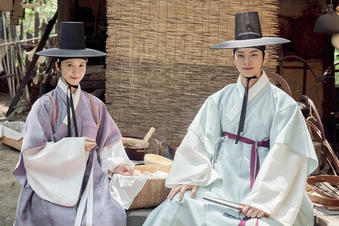 Yoona dan Lee Chae Min di drama Bon Appetit, Your Majesty. Foto: Instagram/ @yoona__lim