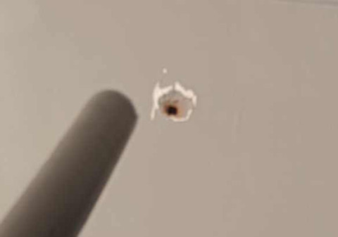 Tembok bolong usai diterjang peluru Praka S. Dok: Ist.