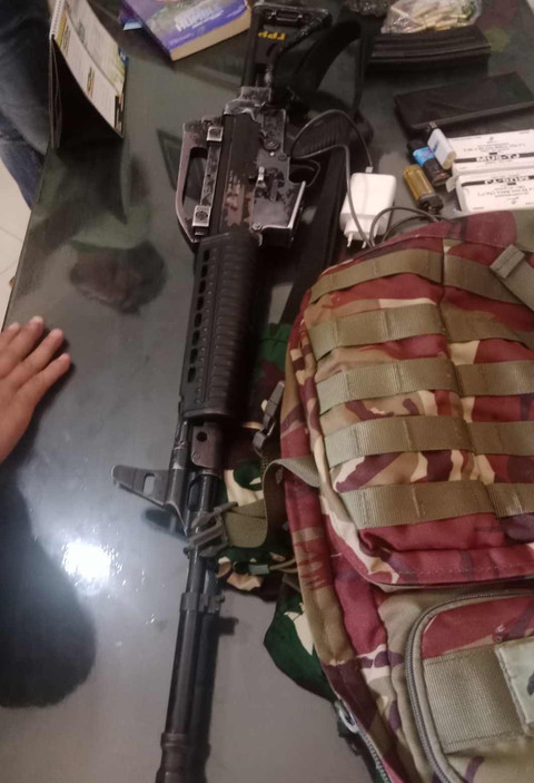 Senapan yang disita dari Praka S. Dok: kumparan