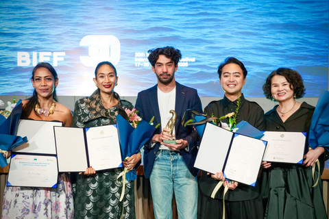  Film Pangku memenangkan empat penghargaan di Busan International Film Festival 2025.  Foto: Dok. Istimewa