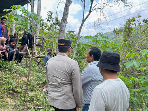 Wawan (54), pria yang membacok satu keluarga mantan istrinya, Miswati di Desa Temon, Kecamatan Arjosari, Pacitan, ditemukan tewas. Foto: dok. Polres Pacitan