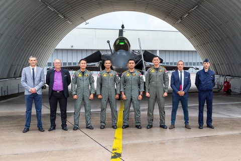 Penerbang tempur TNI AU sukses terbang solo Rafale di Prancis, September 2025. Foto: Dok. TNI AU
