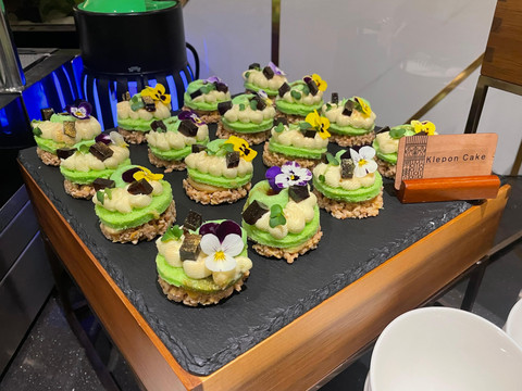 Klepon cake ala A.RA.SA Restaurant & Bar.  Foto: Salsha Okta Fairuz/kumparan