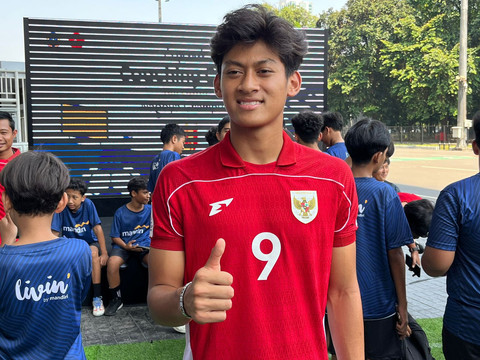 Pemain Timnas U-17 Indonesia, Muhammad Mierza Firjatullah, saat ditemui di Jakarta pada 26 September 2025. Foto: Azrumi El Ghazali/kumparan